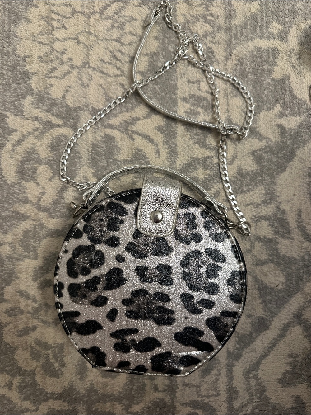 Round Silver Leopard Print Crossbody Bag with Chain Strap